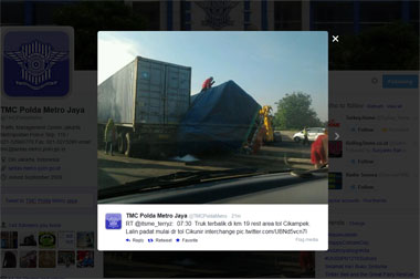 Truk Miring, Tol Cikampek Padat