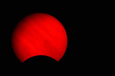 Ini Alasan Gerhana Matahari tidak Boleh Dilihat Langsung