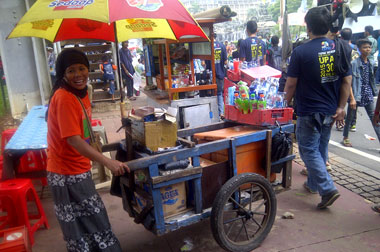 Pedagang pun Ikut Bergerak ke GBK