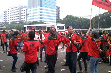Goyang Oplosan Tutup Aksi Buruh di Gedung DPR