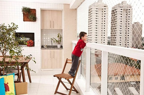 Kelalaian Antar Bocah-Bocah Terjun dari Apartemen