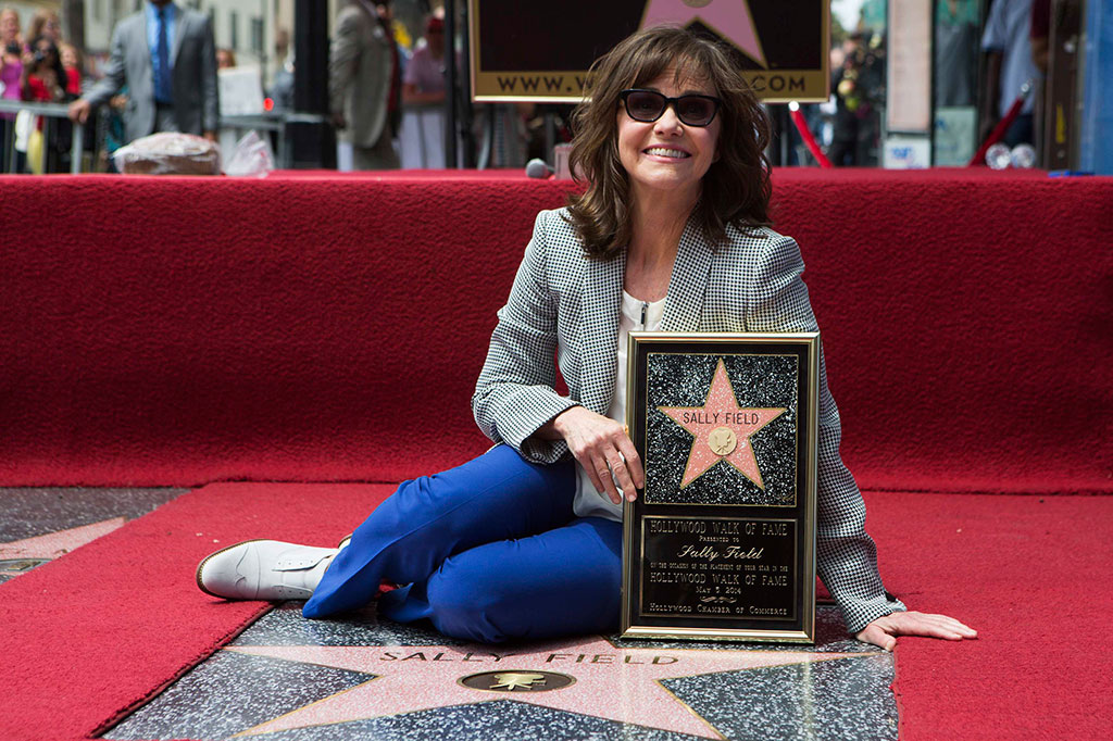 Aktris Sally Field Mendapat Bintang Walk of Fame