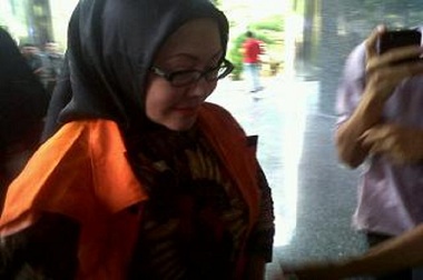 Ratu Atut Berpuasa di Sidang Perdananya 