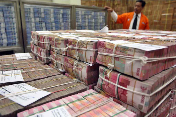 Perlambatan Uang Beredar Berlanjut