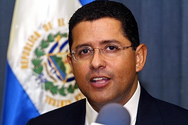 Pemerintah El Salvador Buru Mantan Presiden Francisco Flores