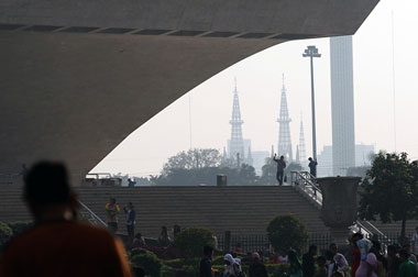 Cawan dan Cekungan Puncak Monas, Bagian Paling Kotor