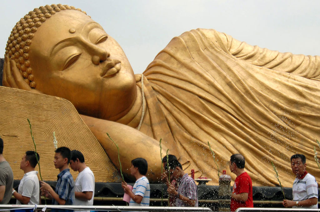 Sejarah Patung Budha Tidur Di Mojokerto