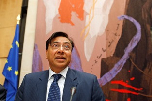 Perusahaan Raksasa Baja Arcelor Mittal masih Bukukan Kerugian