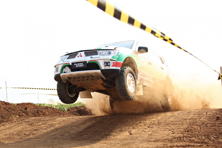 56 Offroader Adu Cepat di MITRA HINO-SMN X-Offroad Racing