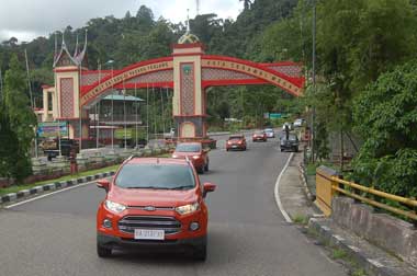 Menikmati Eksotisme Ngarai Sianok hingga Lembah Anai