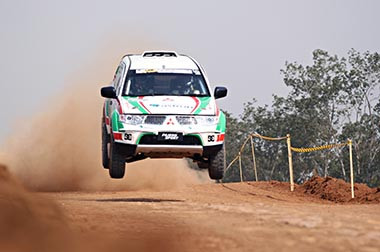 Rifat Sungkar Jajal Track Mitra Hino-SMN X-Offroad Racing