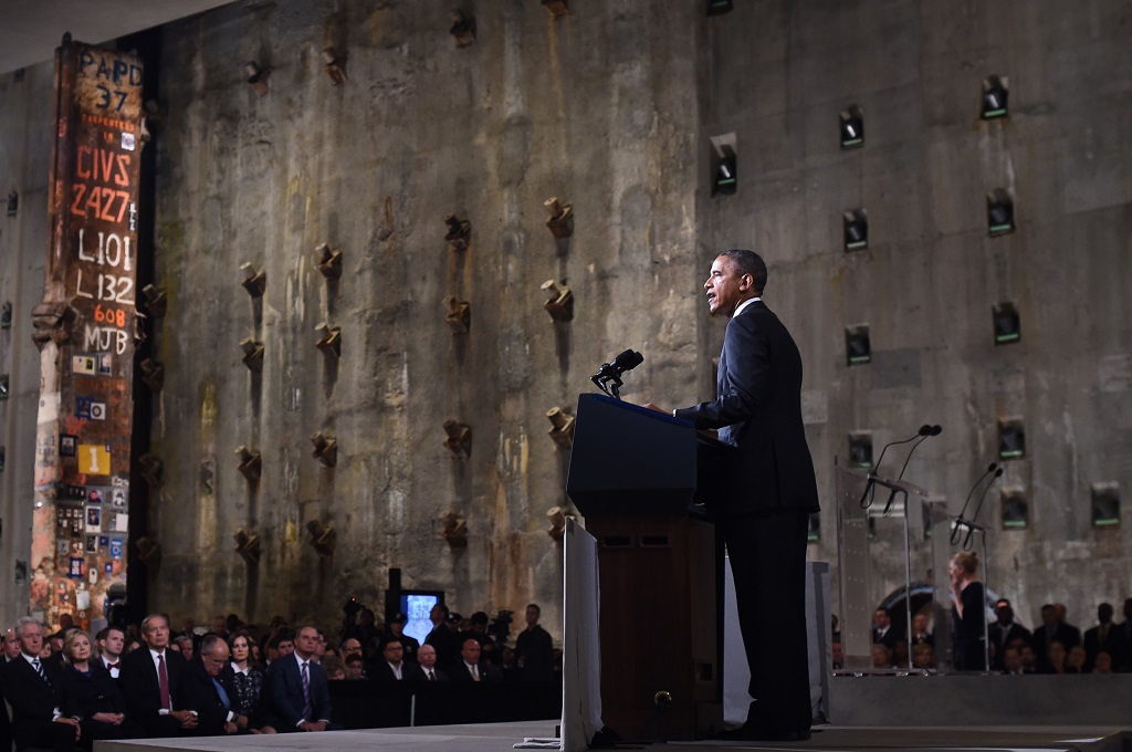 Presiden AS Barack Obama berbicara di hadapan publik di gedung memorial serangan 9/11 di New York -- JEWEL SAMAD / AFP