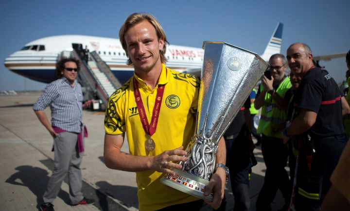 Inginkan Rakitic, Chelsea dan Liverpool Gigit Jari  