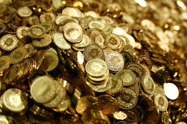 Pria Ini Beli Mobil dengan Recehan Senilai Rp184 Juta 