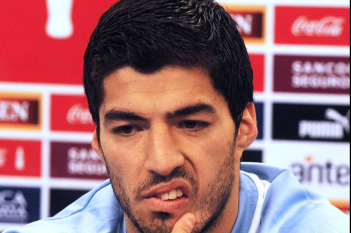 Suarez, Mesin Gol yang Kontroversial