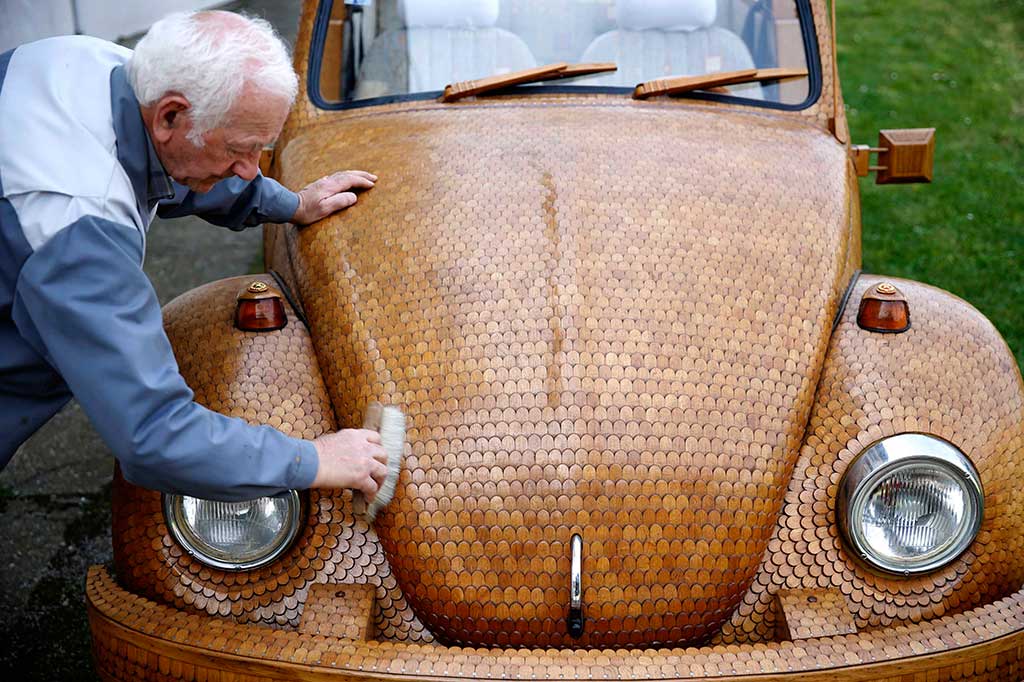 VW Kodok dengan 50 Ribu Lapisan Potong Kayu