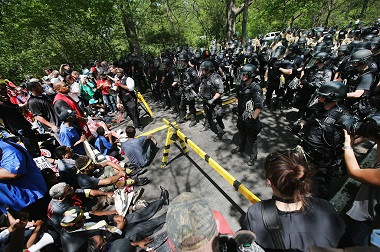 Demo Kenaikan Gaji, Ratusan Pegawai McDonald di AS Ditangkap