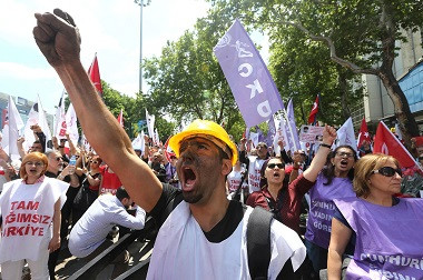 Bentrok Berdarah di Istanbul, Satu Orang Terluka Parah