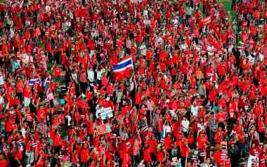 Konflik antara Kaos Merah, Kuning, Putih, dan Hitam   