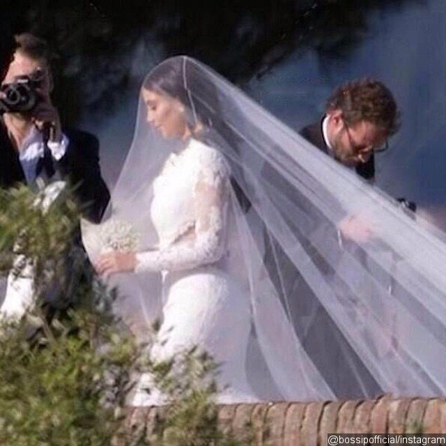 Menikah Kim Kardashian Pakai Gaun Givenchy