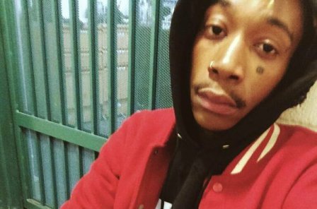 Ditangkap Bawa Ganja, Wiz Khalifa Selfie di Bui