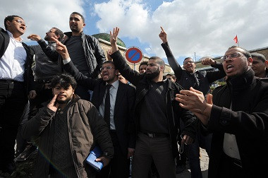 Tunisia Bubarkan Grup Islamis Revolusioner