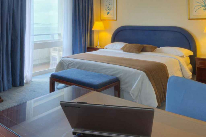 Makanan Kadaluarsa di Tempat Penginapan Inggris dan Italia