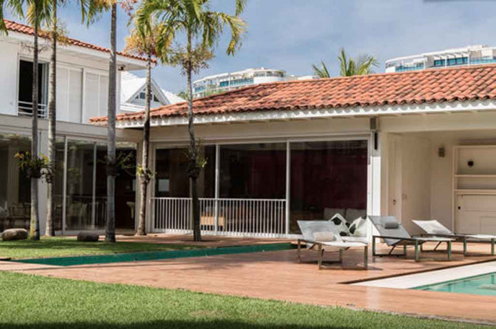 Ronaldinho Sewakan Rumah Mewahnya