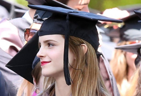 Emma Watson Sandang Gelar Sarjana Sastra Inggris