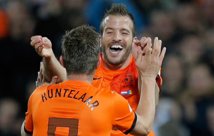 Van de Vaart Absen dari Piala Dunia