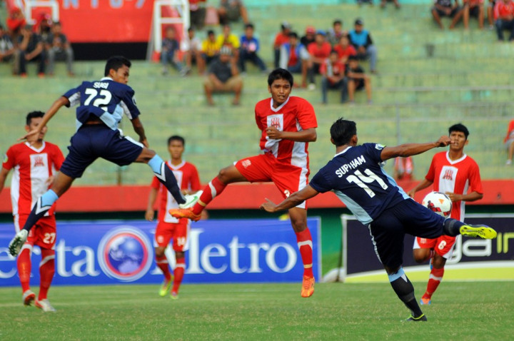 Peluit Berbunyi, Pemain Persida Kejar Wasit 