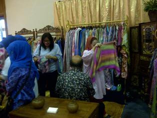 Baju Muslim Wanita Jadi Incaran Ibu-ibu di Pameran SKF