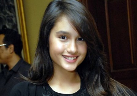 Rahasia Cinta Laura Lulus Cum Laude