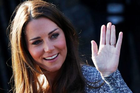 Rok Tersingkap, Bokong Kate Middleton Terlihat