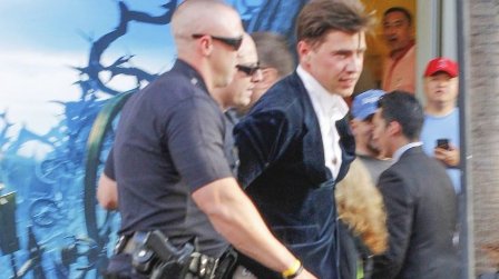 Pemukul Brad Pitt Dicekal Hadiri Acara Hollywood