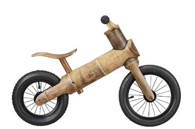 Belajar Naik Sepeda dengan Sepeda Bambu