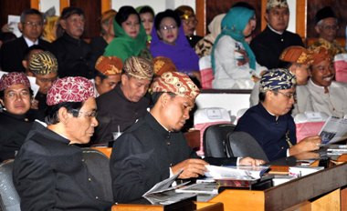 Hari Jadi Kota Bogor, Rapat DPRD Gunakan Pakaian dan Bahasa Sunda
