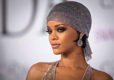 Hadiri Acara Fashion, Rihanna Bugil