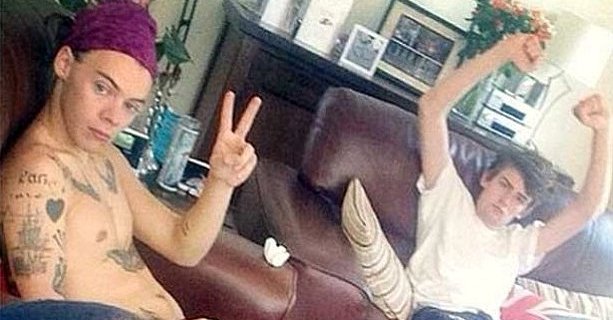 Harry Styles 'One Direction' Pamer Foto Bugil