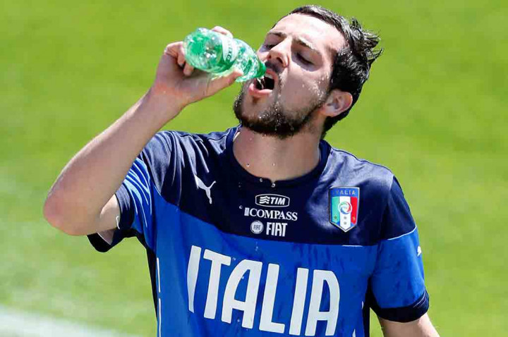 Pelatih Italia Buka-Bukaan soal Pencoretan Rossi dan Destro