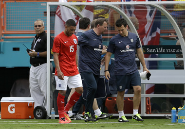 Inggris Khawatirkan Cedera Oxlade-Chamberlain