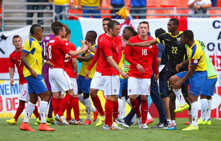 Ribut Dengan Sterling, Valencia Minta Maaf