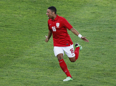 Oxlade-Chamberlain Dipastikan Cedera Lutut