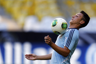 Loew Optimistis Ozil akan Bangkit di Piala Dunia