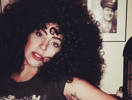 Lady Gaga Pamer Rambut Kribo