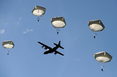 ​Peringatan PD II, 1.000 Prajurit Terjun Payung di Normandy