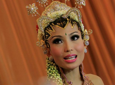 Ayu Dewi Belum Tahu Olga Pulang