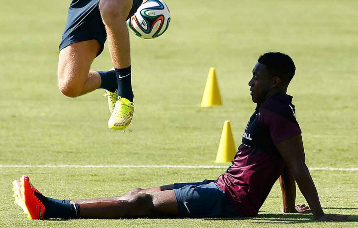 Danny Welbeck Cedera, Hodgson Galau