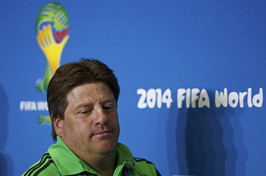 Pelatih Meksiko Gembira Timnya Menang dari Kamerun 