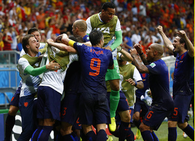 Belanda Lumat Spanyol 5-1